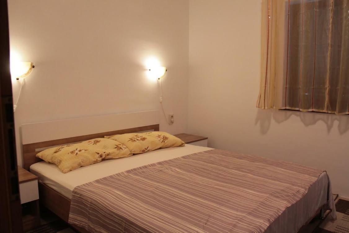 Apartmani Peko Pag Town Exterior foto
