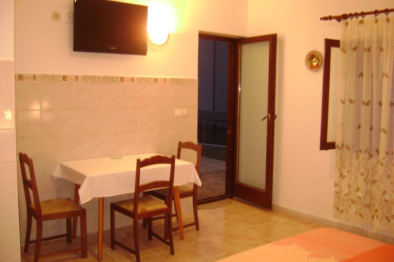 Apartmani Peko Pag Town Exterior foto